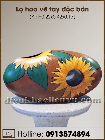 Lọ hoa vẽ tay độc bản